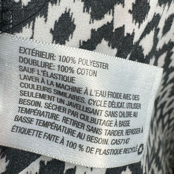 Black and white geometric print smocked ladder back dress w/ pockets size small - Picture 6 of 6